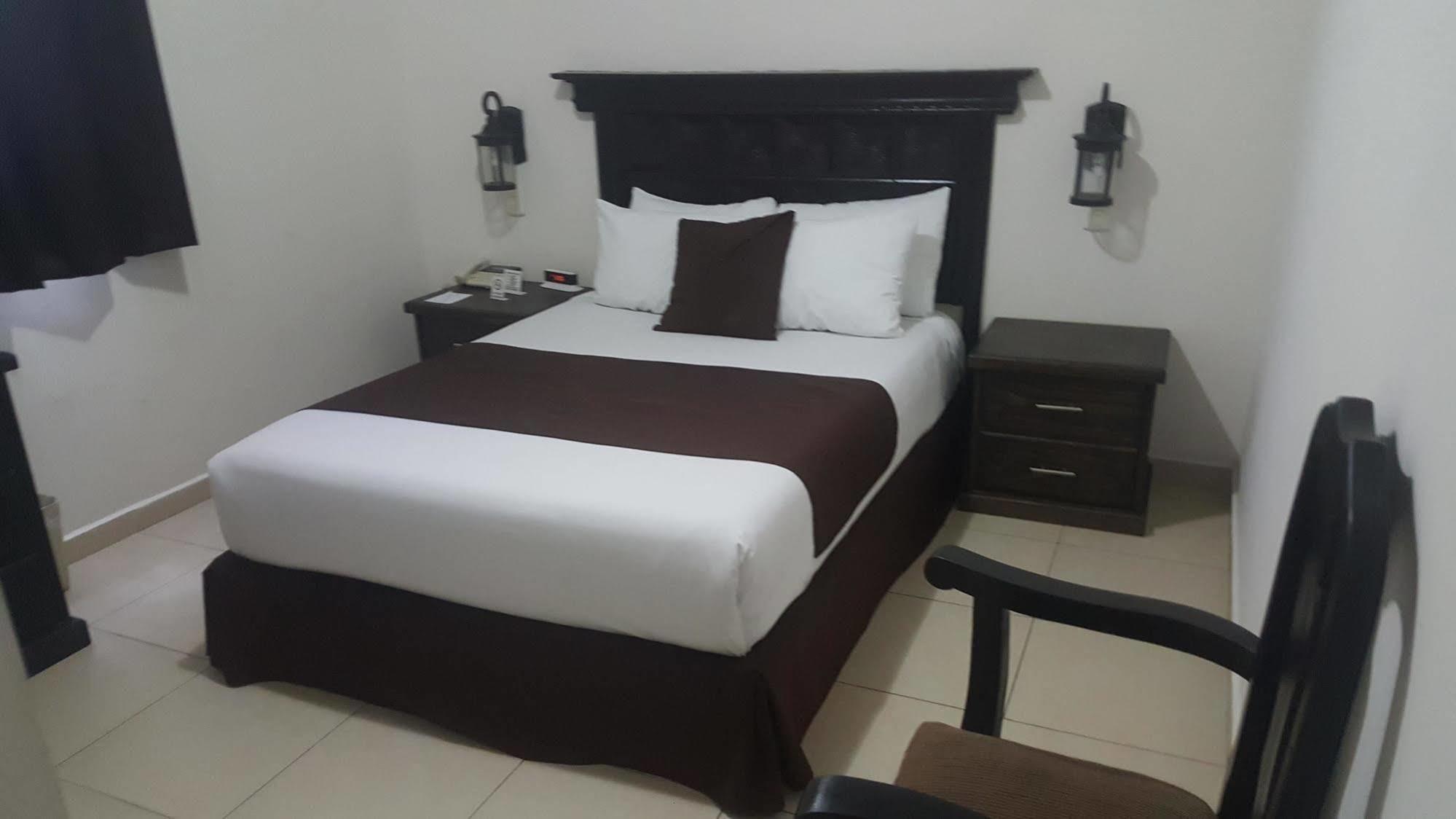 Hotel Go Inn Монклова Екстериор снимка