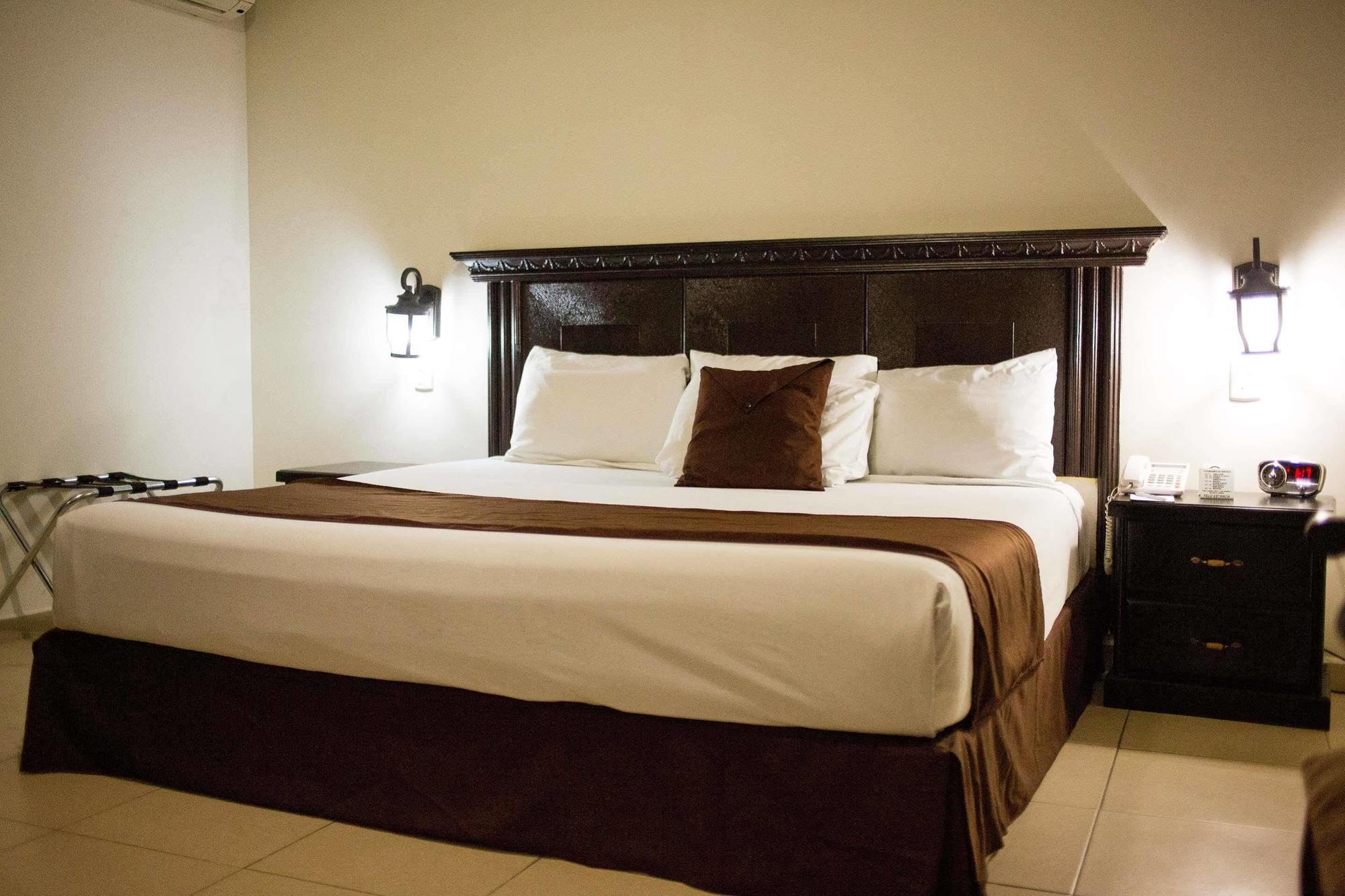 Hotel Go Inn Монклова Екстериор снимка