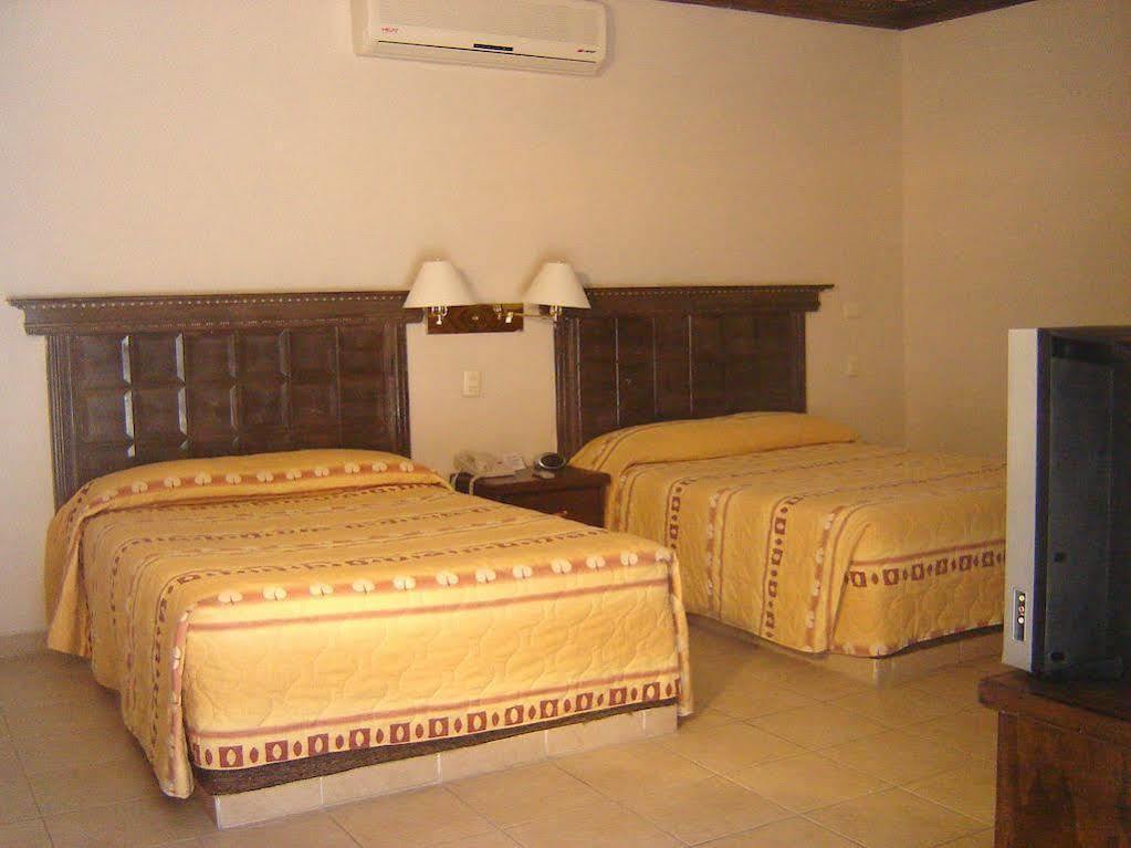 Hotel Go Inn Монклова Екстериор снимка