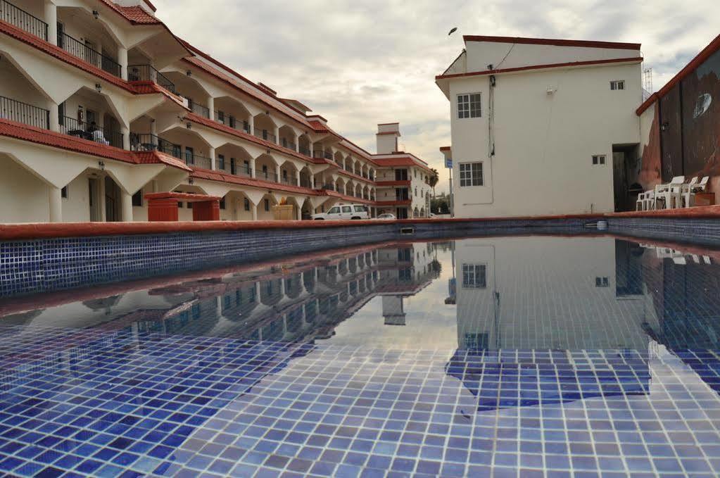 Hotel Go Inn Монклова Екстериор снимка