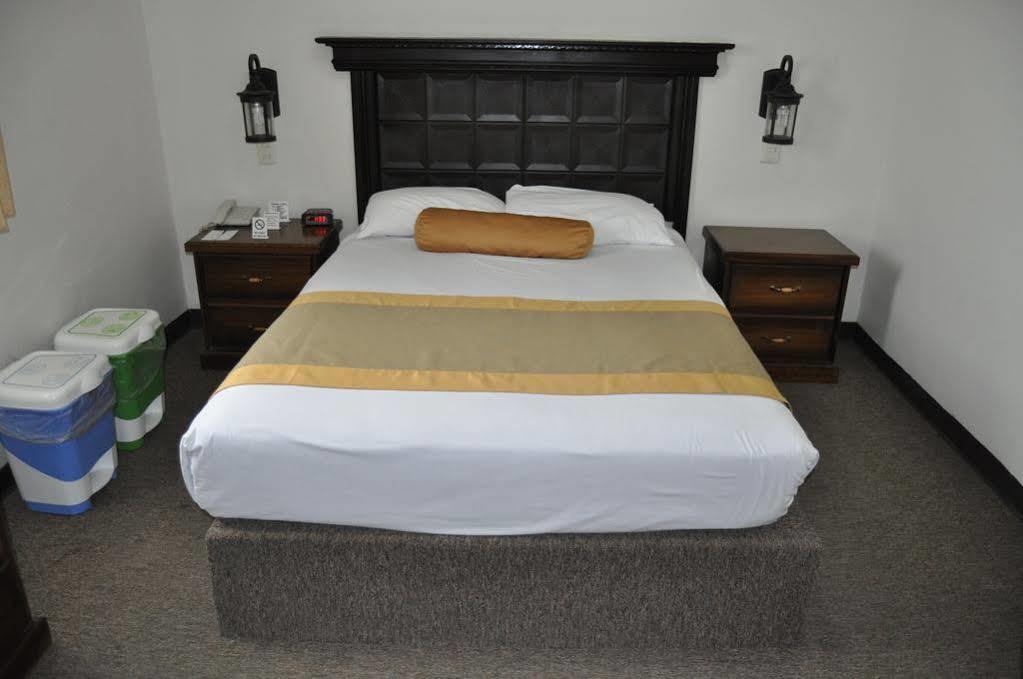 Hotel Go Inn Монклова Екстериор снимка