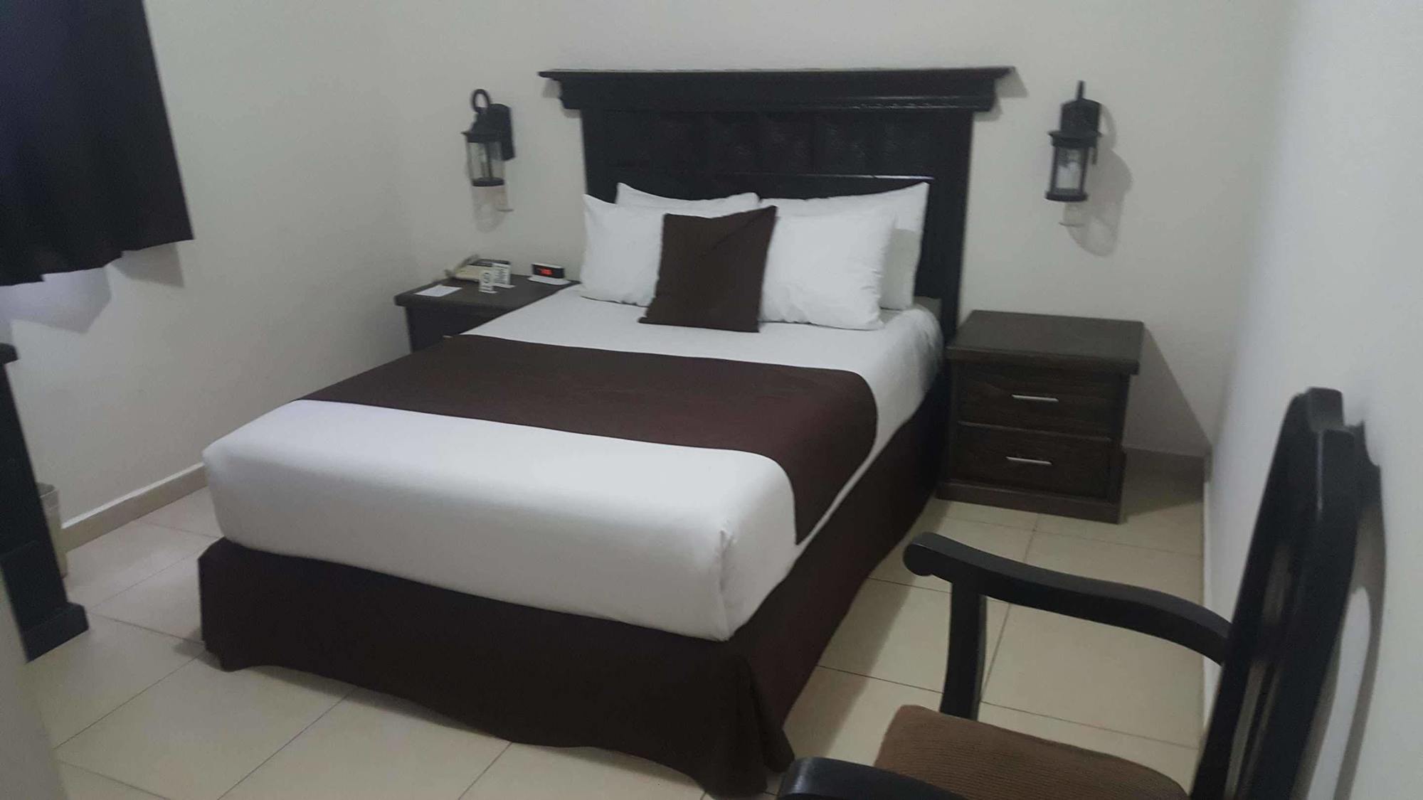 Hotel Go Inn Монклова Екстериор снимка