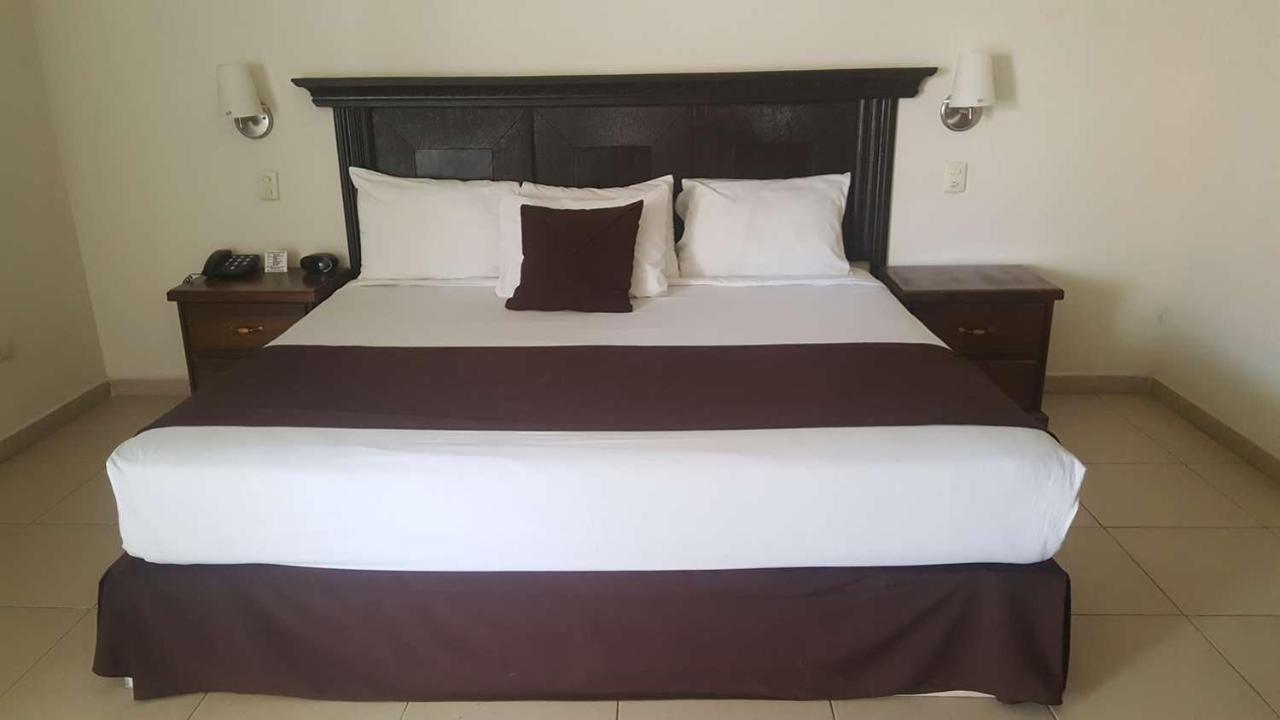 Hotel Go Inn Монклова Екстериор снимка